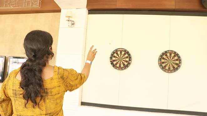 Enjoy Dart Board game at Della